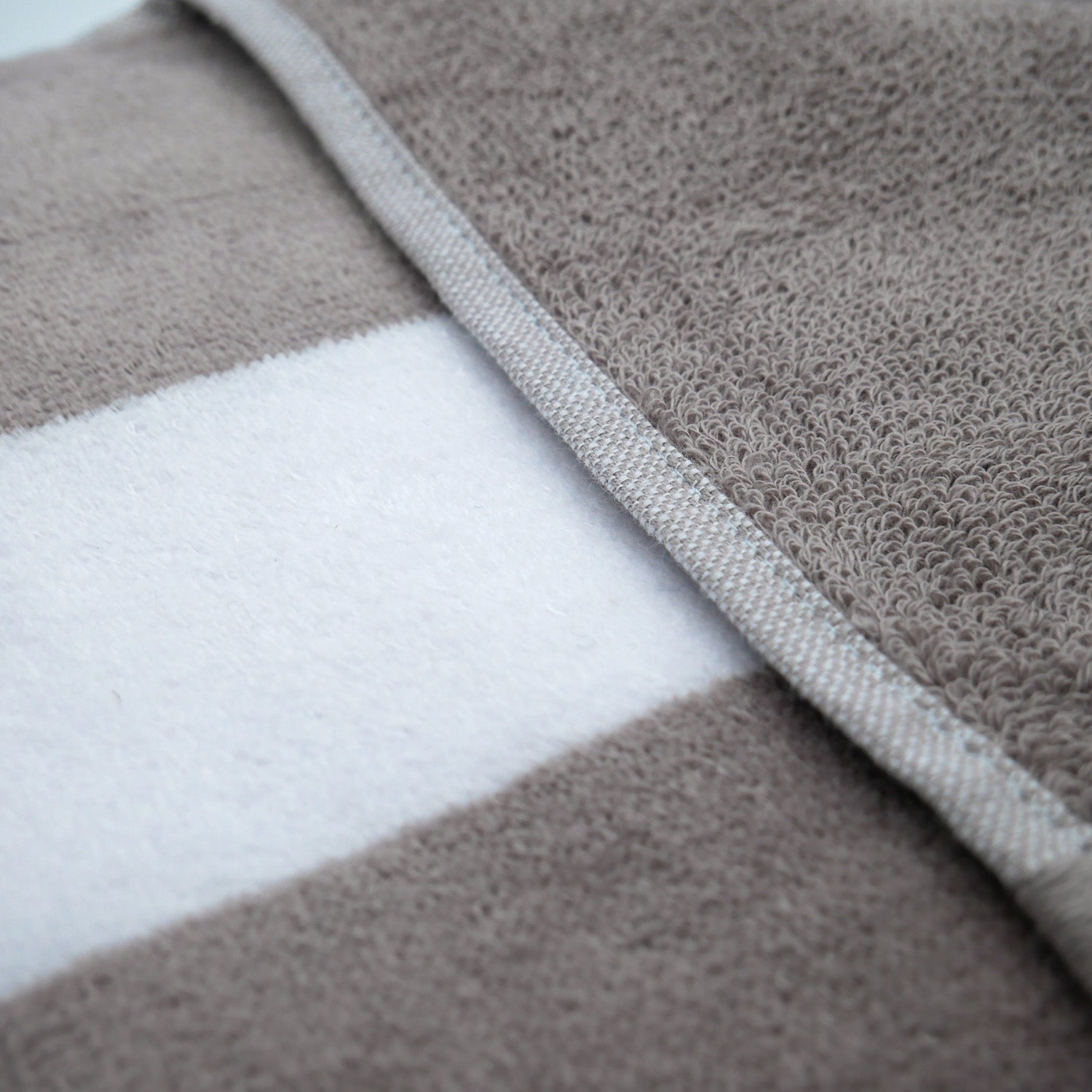 zoom texture drap de bain bahia taupe





