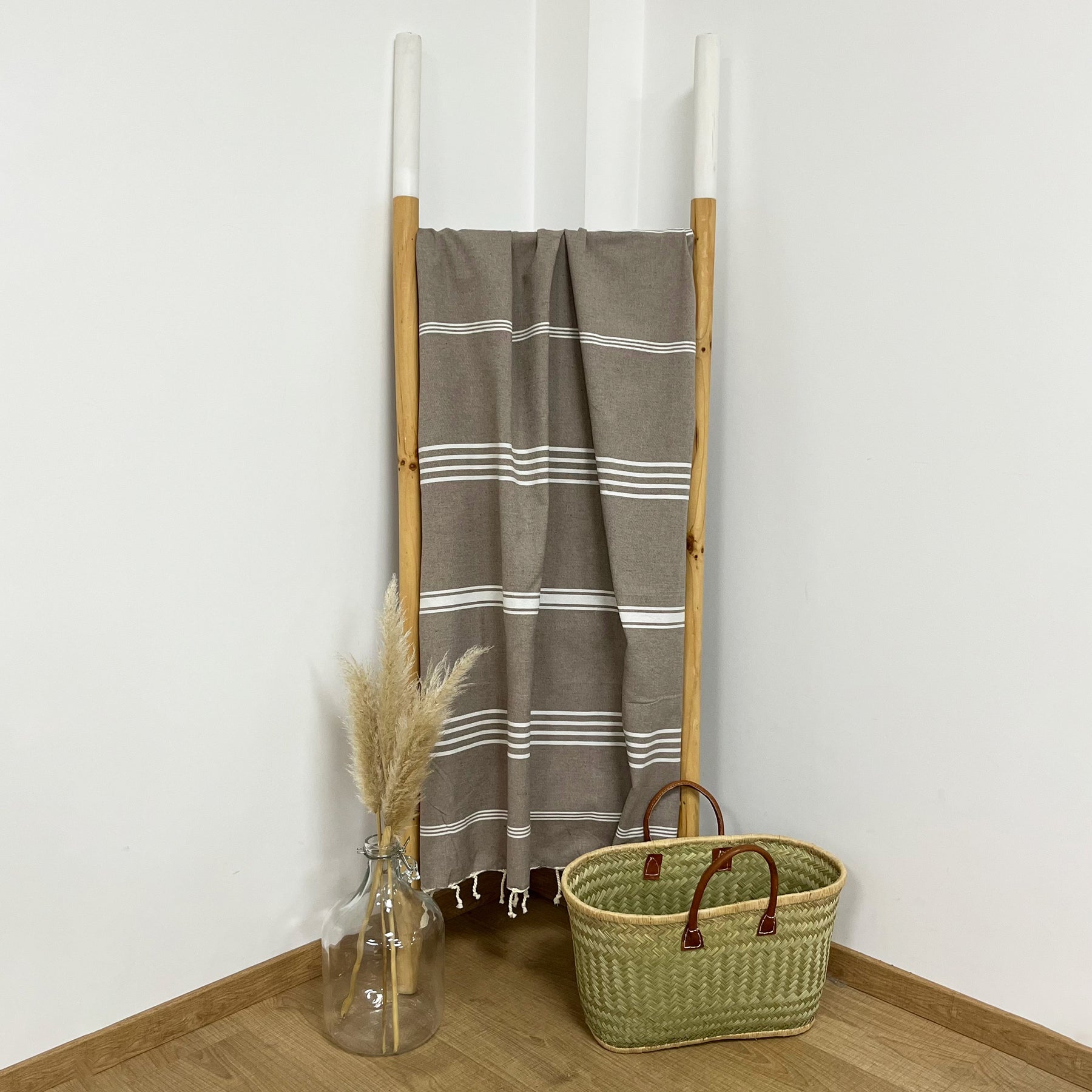 Fouta gris taupe photo sur echelle